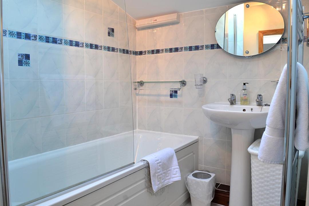 Petrock Holiday Cottages Newton Saint Petrock ภายนอก รูปภาพ